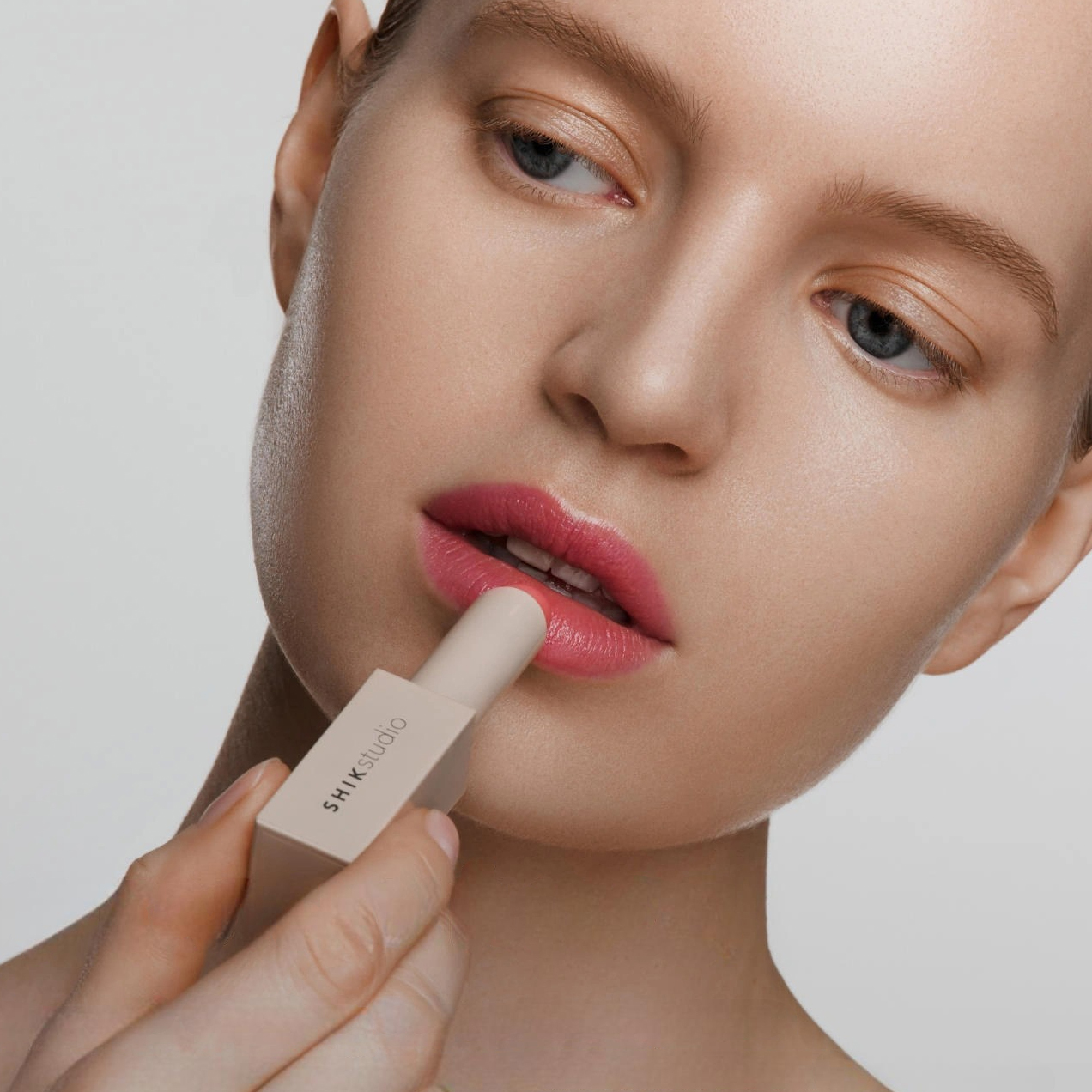 SHIK Бальзам-стик для губ 02 BLOSSOM LIP TENDER BALM Фото (миниатюра) 2
